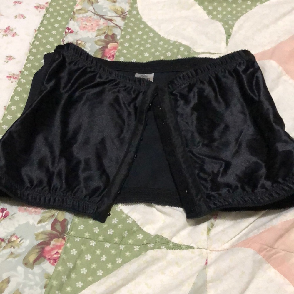 Sexy black intimate garment  !